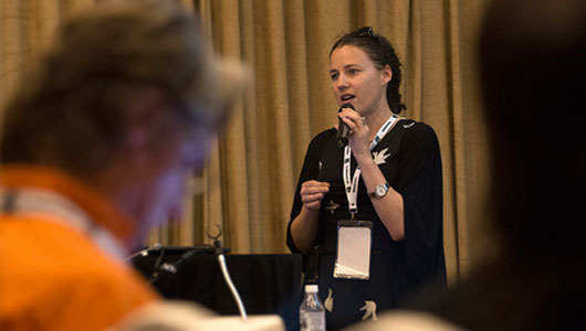 La doctora Angella Duvnjak, en la IHRC 2015. Photograph © 2015 Ahmad Yusni/Harm Reduction International.